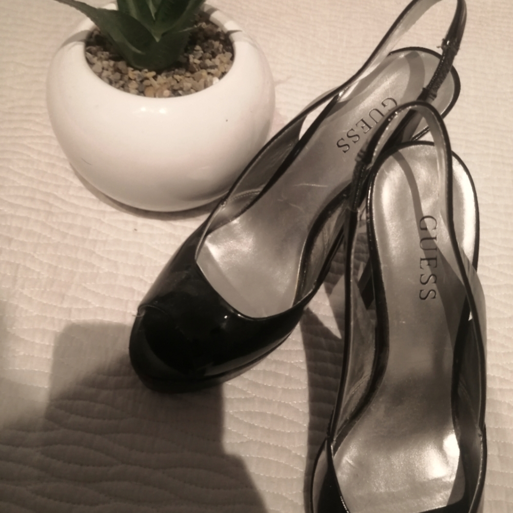 Magnificent Guess Sandal 5 and a half